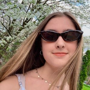 Meet your Posher, Ella